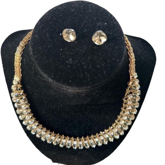 Crystal Embedded Necklace with Stud Earrings - Picture 4 of 5